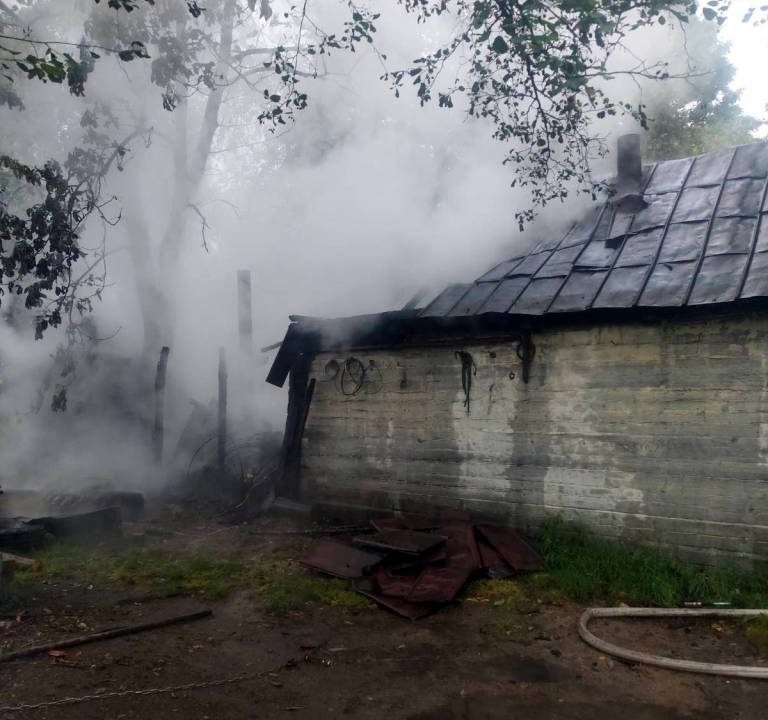 Готували їсти на “буржуйці” – у селі Олевської громади горіла літня кухня