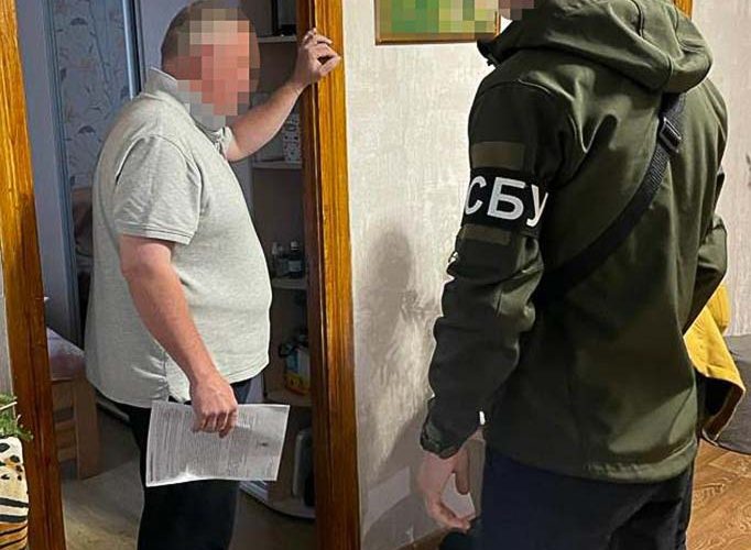 Виправдовували збройну агресію росії – у Коростені СБУ викрила паламаря одного з храмів та залізничника