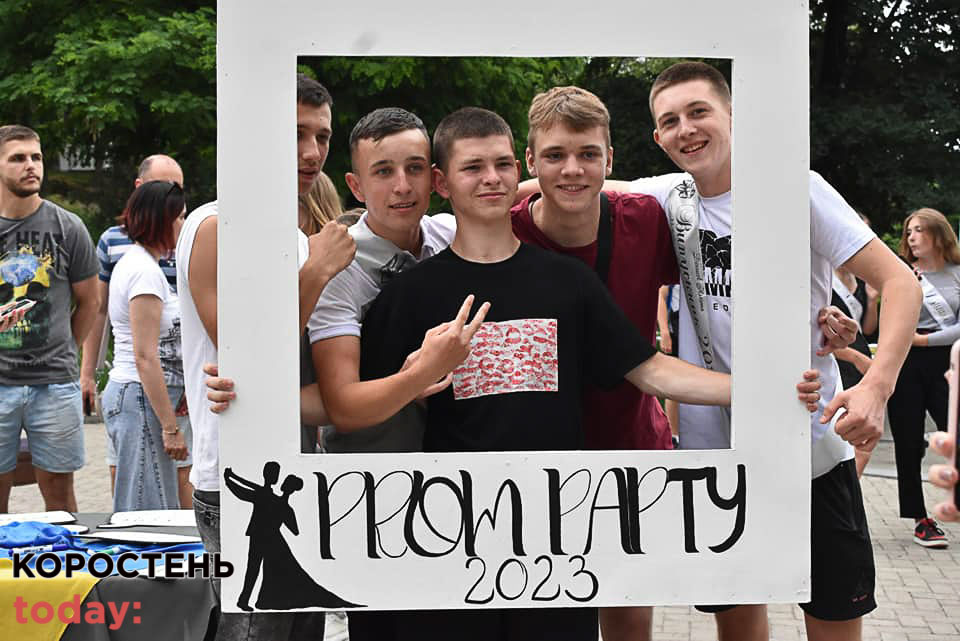 У коростенському парку “Древлянський влаштували “PROM party 2023”