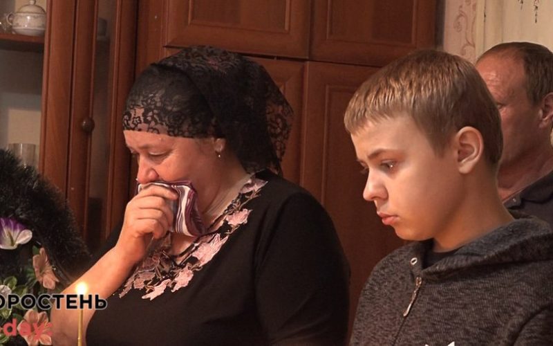 У селі Коростенського району поховали 8-річного Сашка, який помер у лікарні