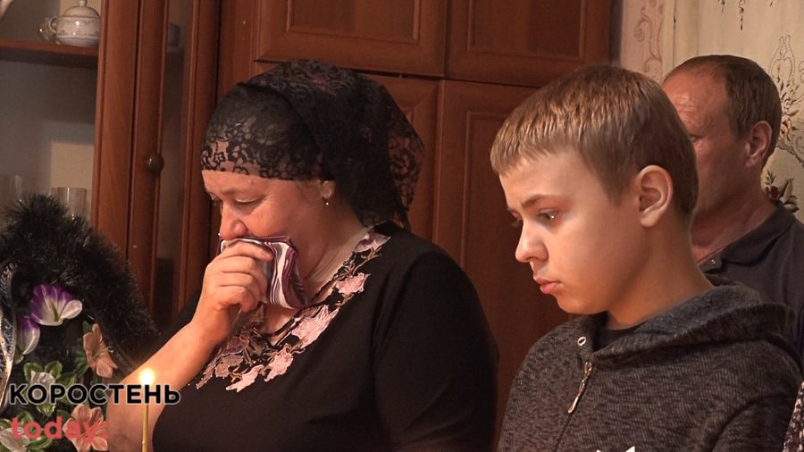 У селі Коростенського району поховали 8-річного Сашка, який помер у лікарні