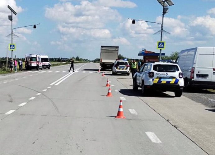 На автодорозі неподалік Коростеня DAF зіштовхнувся з маршруткою: травмовані троє дорослих та дитина