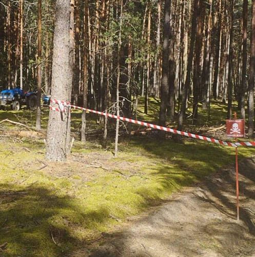 Попри нещасний випадок, жителі Олевської громади продовжують їздити замінованими територіями