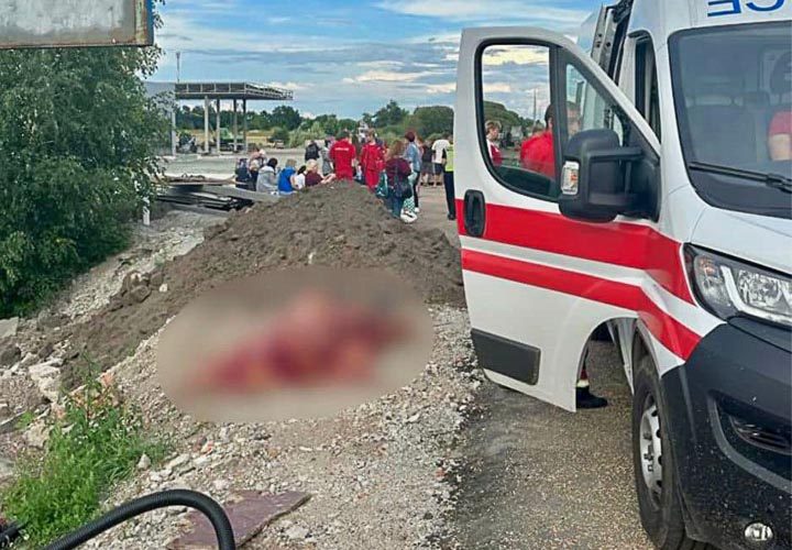 На трасі в Житомирській області рейсовий автобус зіштовхнувся із зерновозом: загинув водій
