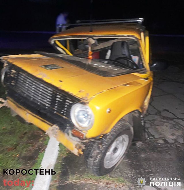 У селі Олевської громади ВАЗ врізався у припарковану Toyotа: постраждав 17-річний пасажир