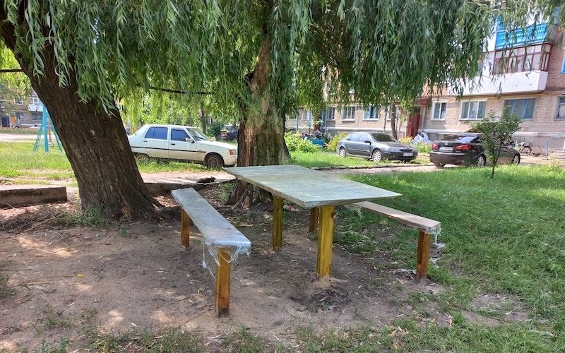 У Коростені люди досі не можуть оговтатись від вбивства молодого чоловіка на Мельника та розповідають про подію