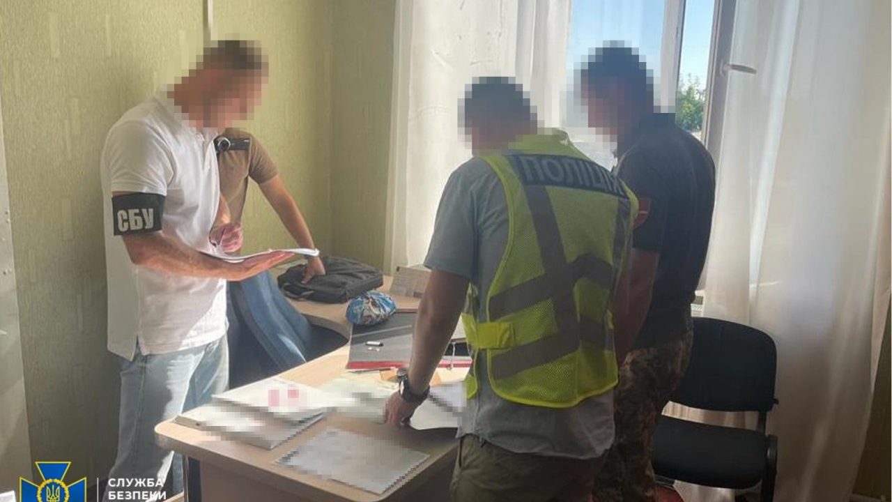 У Житомирській області «на гарячому» спіймали голову військово-лікарської комісії, яка заробляла на ухилянтах