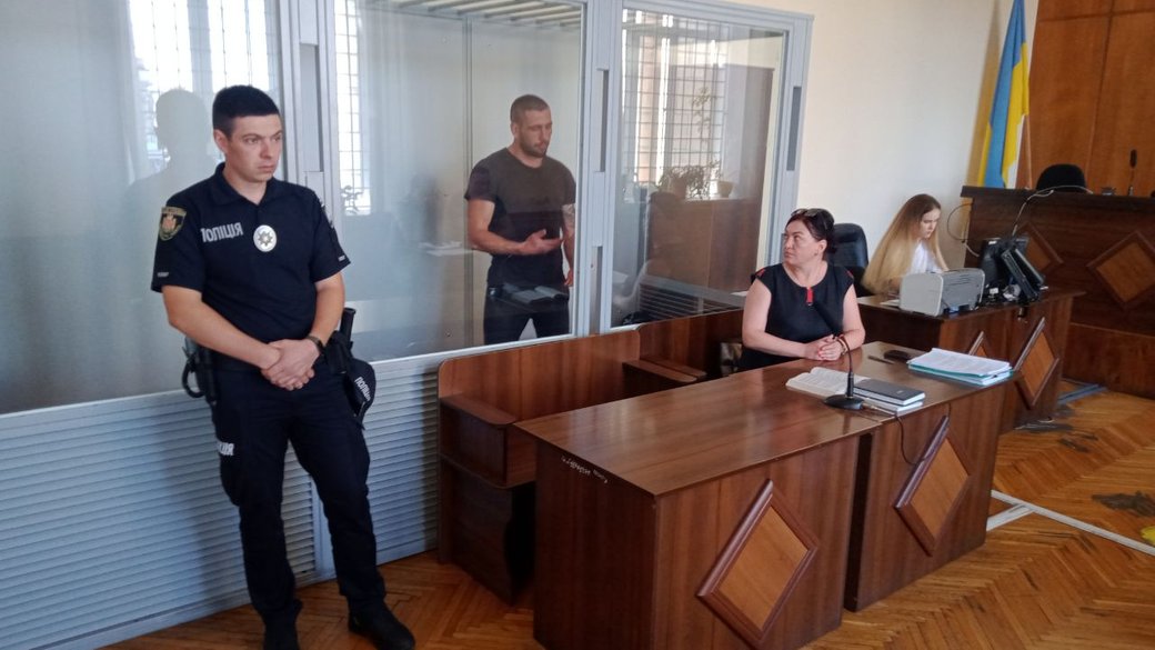 У Житомирі 8-х учасників злочинної групи, підозрюваних у вимаганні від військовослужбовця «боргів», взято під варту без застави