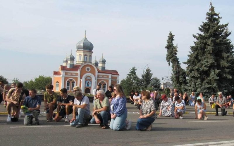 Малинчани на колінах провели в останню путь захисника Олександра Васіна