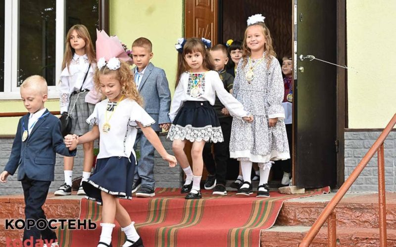 Цьогоріч у Коростенській громаді до першого класу пішли понад 600 діток (ФОТО)
