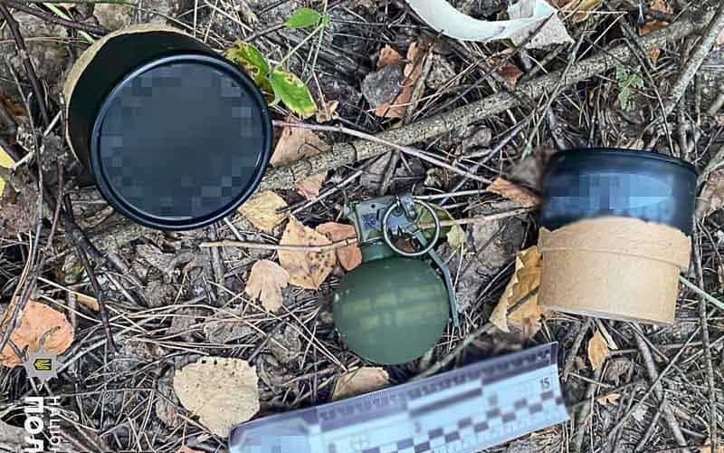 На Житомирщині чоловік, погрожуючи підірвати все навколо, примусив “колишню” сісти в авто та поїхати невідомо куди
