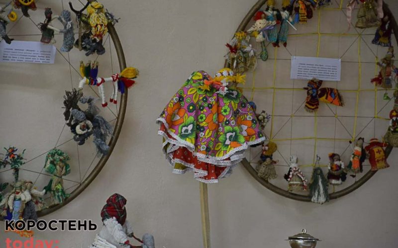 Майстриня з Овруча відкрила унікальну виставку іграшок в Житомирі (ФОТОрепортаж)