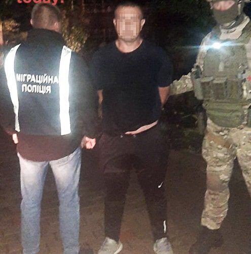 Підпрацьовував таксистом та розвозив дівчат для надання сексуальних послуг – у Житомирі затримали сутенера