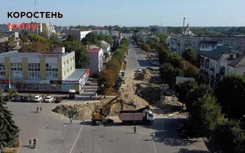 Коростенські комунальники засипали прірву глибиною у 10 метрів (ФОТО)