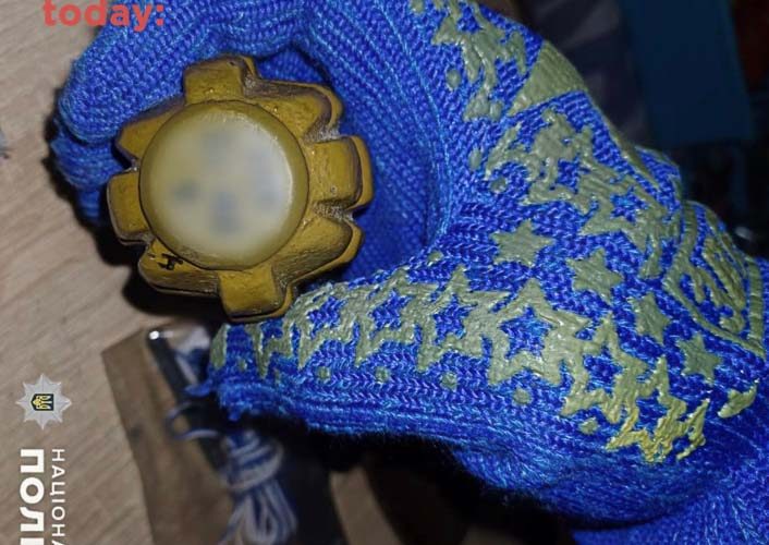 Під час обшуку у жителя Малина поліцейські знайшли два корпуси від гранат, електродетонатор та набої