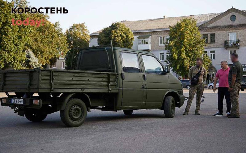 Олевськ загалом передав військовим ЗСУ 35 автівок