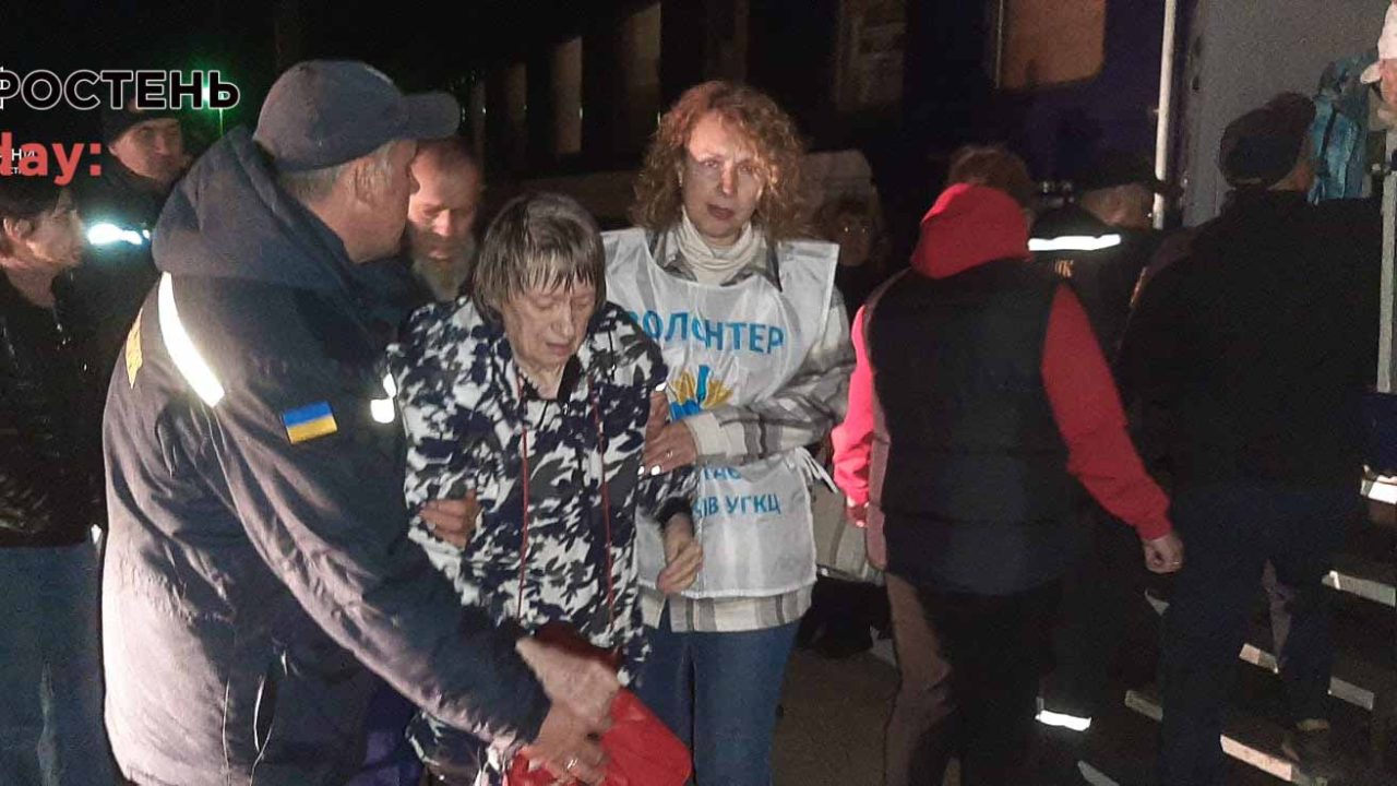 На Житомирщині зустріли переселенців з Донеччини, десять з них розмістять у геріатричних пансіонатах Коростеня та Житомира