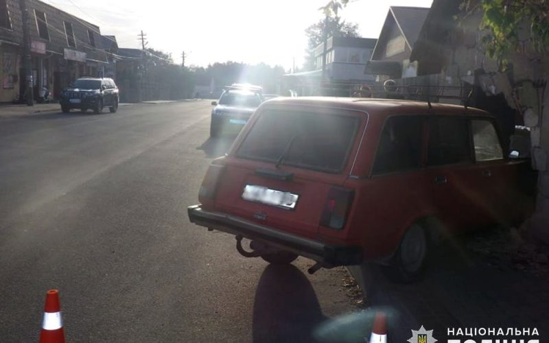 На Олевщині п’яний парубок викрав ВАЗ та врізався в господарчу будівлю