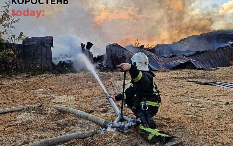 У Малині під час гасіння пожежі в ангарі пролунав вибух (ФОТО)