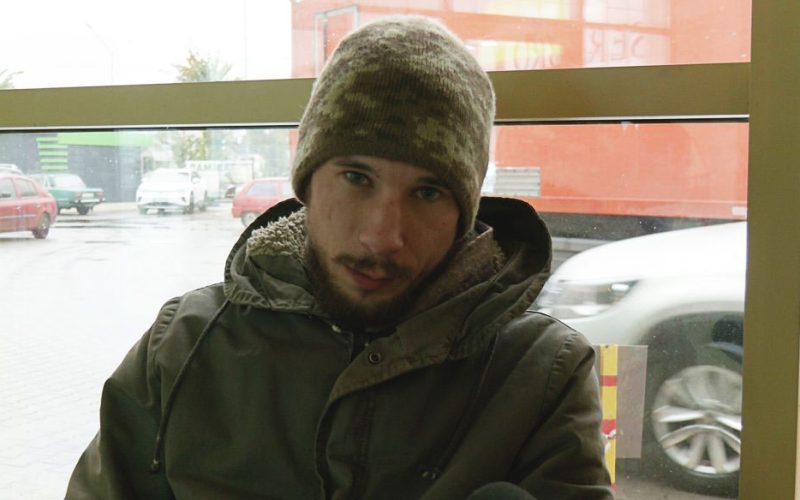 Комісований військовий з Овруча щодня збирає кошти для ЗСУ