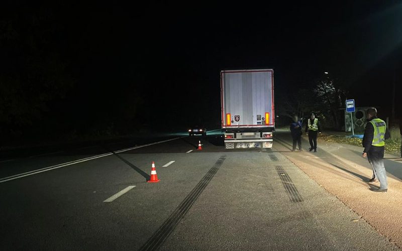 Неподалік Житомира MAN збив 32-річного пішохода з Коростенщини: чоловік загинув