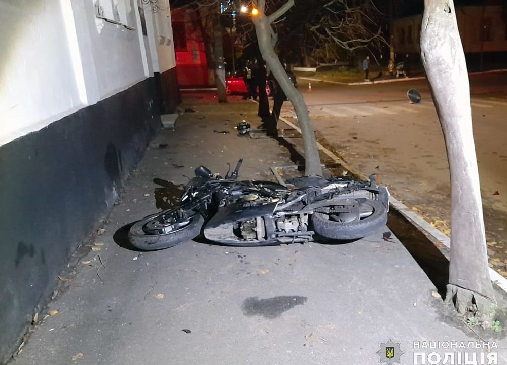 На Житомирщині п’яна водійка на Renault збила мотоцикліста