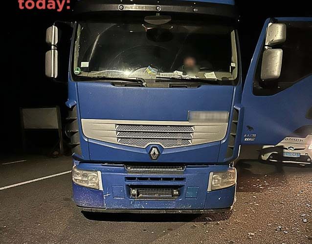 На автодорозі в Овруцькій громаді п’яний водій вантажівки хотів за 2500 грн відкупитись від поліцейський