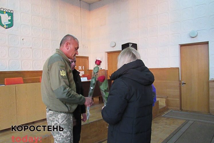 На позачерговій сесії міськради в Малині родичам загиблих захисників вручили «За мужність»