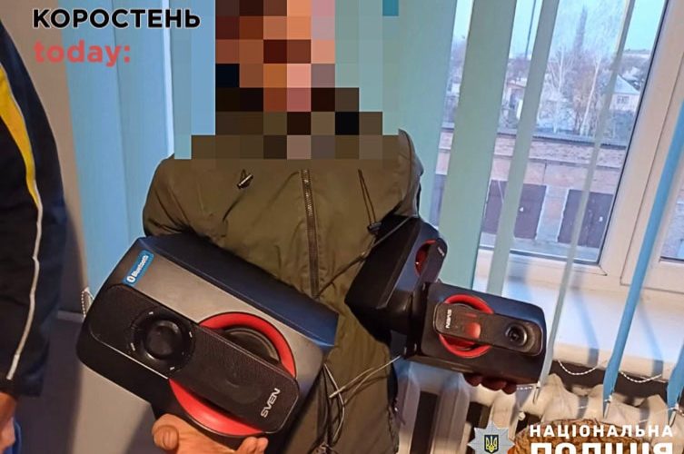 Зайшов у незачинені двері та виніс телефон, ноутбук й музичний центр – на Малинщині розшукали 19-річного злодія