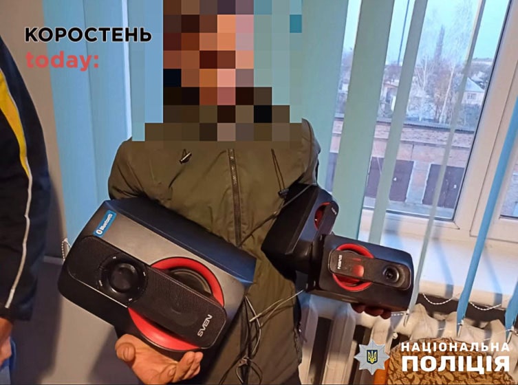 Зайшов у незачинені двері та виніс телефон, ноутбук й музичний центр – на Малинщині розшукали 19-річного злодія