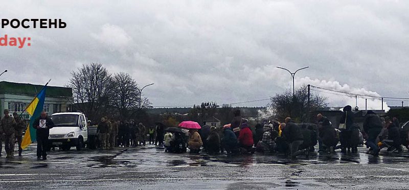 У Малині живим коридором зустрічали українського захисника Віталія Дідківського