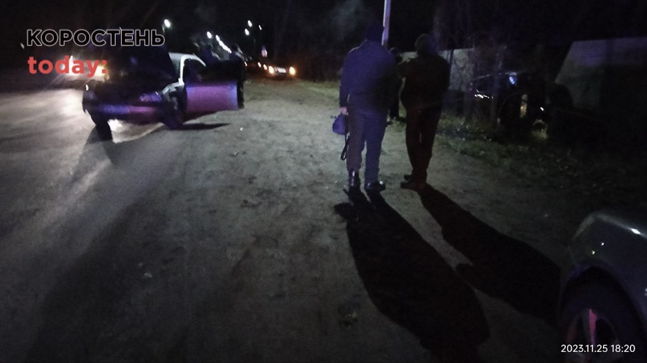 Подробиці ДТП на вихідних у Коростені: від удару з “Форд” перекинулась “Дачіа”