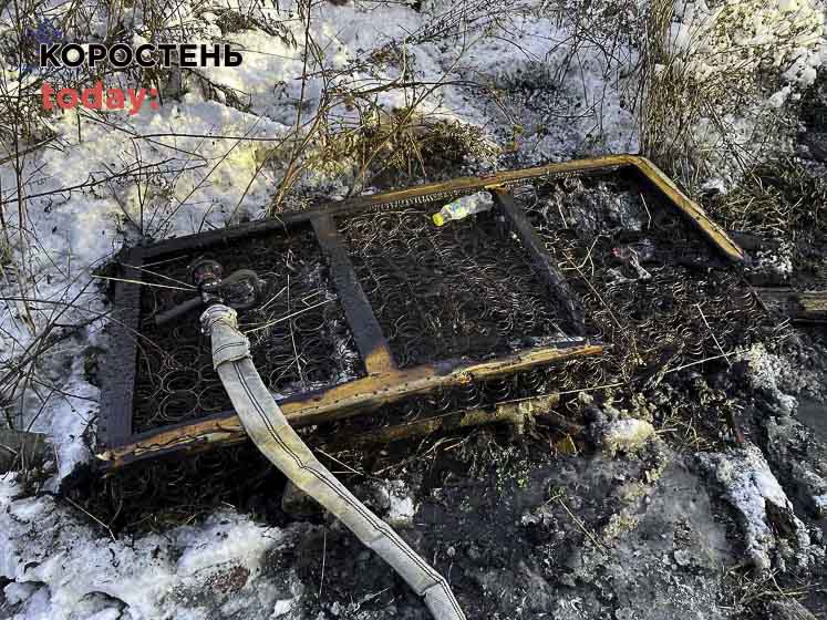 У селі на Овруччині під час пожежі вогнеборці врятували 29-річного чоловіка, який спав