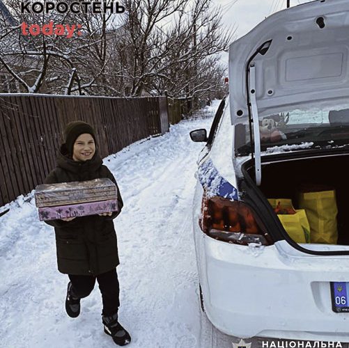 Коростенські поліцейські спільно з дітлахами робили смаколики для військових