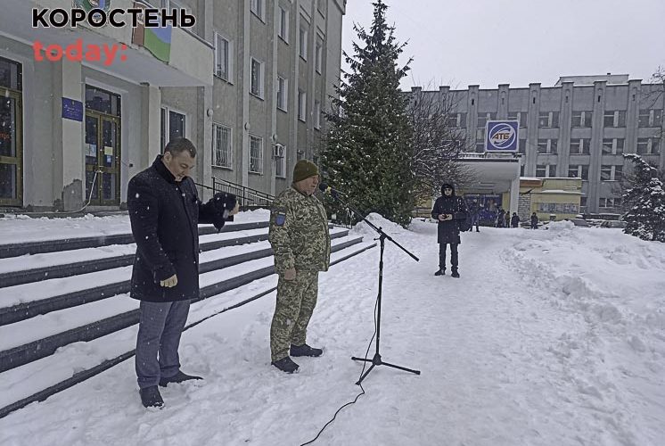 Овручани вийшли на акцію протеста: люди збирали підписи під стінами міськради