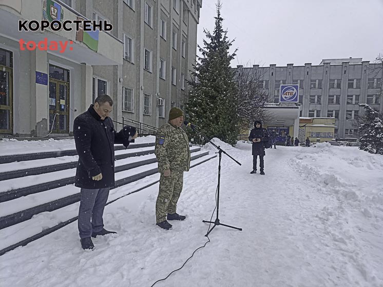Овручани вийшли на акцію протеста: люди збирали підписи під стінами міськради