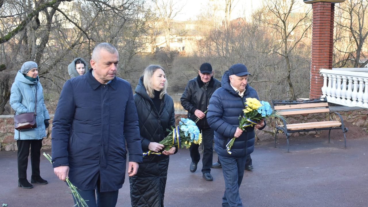 У Коростені покладанням квітів відзначили 80-ту річницю визволення міста від німецько-фашистських загарбників