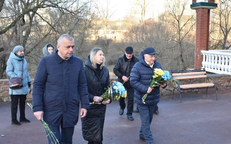 У Коростені покладанням квітів відзначили 80-ту річницю визволення міста від німецько-фашистських загарбників