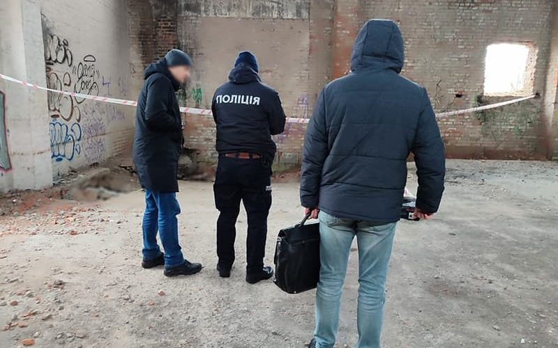 Жителі Одещини та Донеччини у місті на Житомирщині вбили 18-річного хлопця, а тіло закидали будівельним сміттям