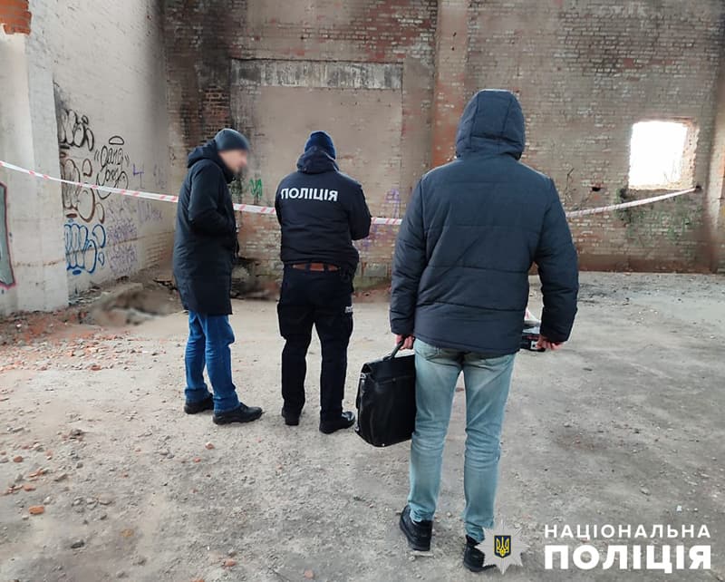 Жителі Одещини та Донеччини у місті на Житомирщині вбили 18-річного хлопця, а тіло закидали будівельним сміттям