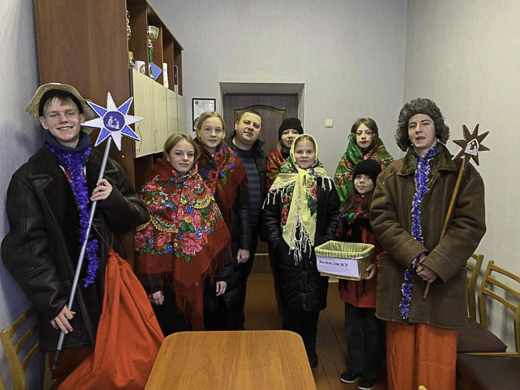 Під час новорічних та різдвяних свят учні Лугинського ліцею зібрали для воїна-захисника 20 тис. грн на протез