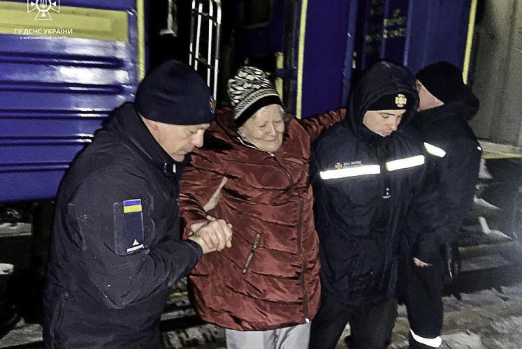 До Бердичева прибув черговий потяг з евакуйованими людьми: троє з 27-ми вирішили поселитися в Олевську