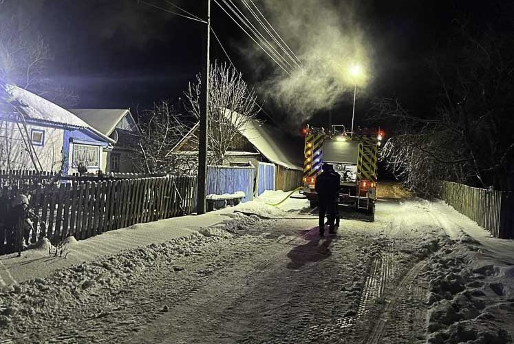 На вихідних у двох селах Овруцької громади горіли будівлі (ФОТО)