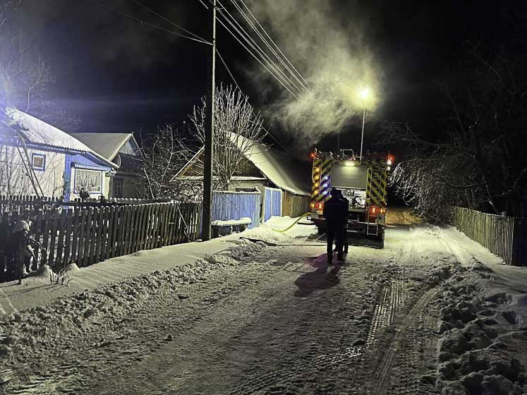 На вихідних у двох селах Овруцької громади горіли будівлі (ФОТО)