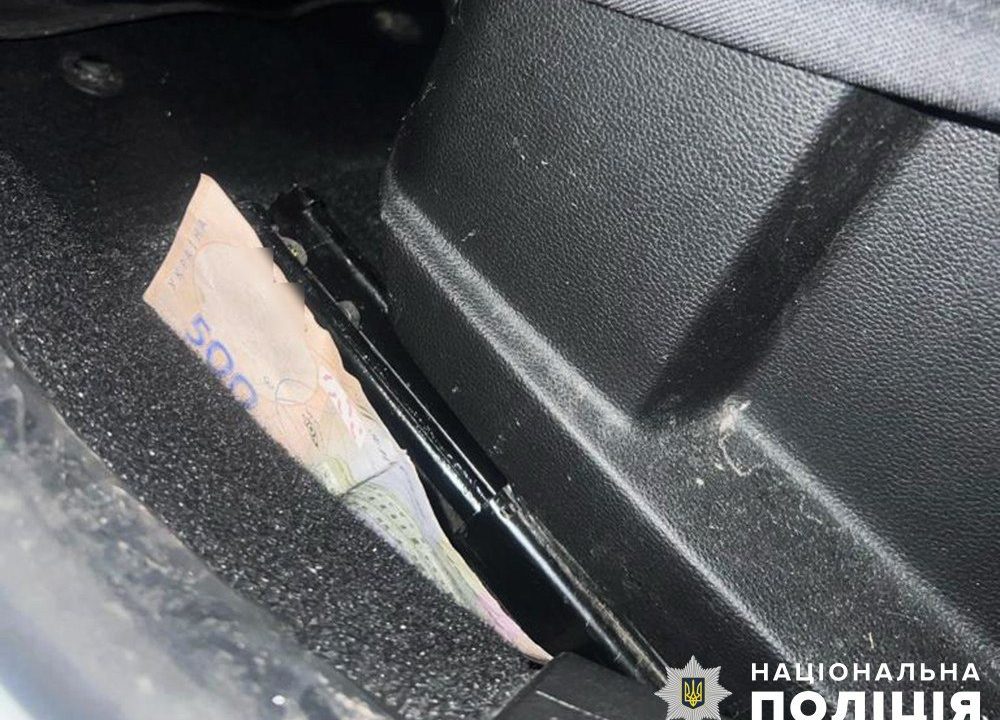 В Олевську п’яний водій ВАЗу порушив ПДР та хотів “домовитись” з поліцейськими