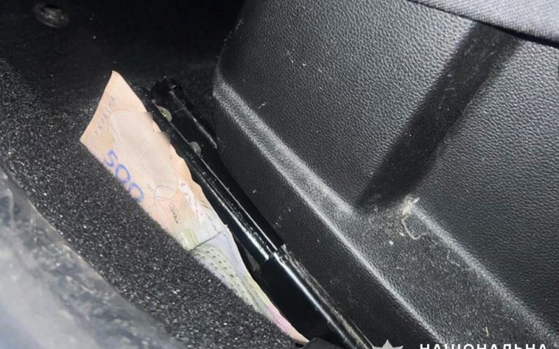В Олевську п’яний водій ВАЗу порушив ПДР та хотів “домовитись” з поліцейськими