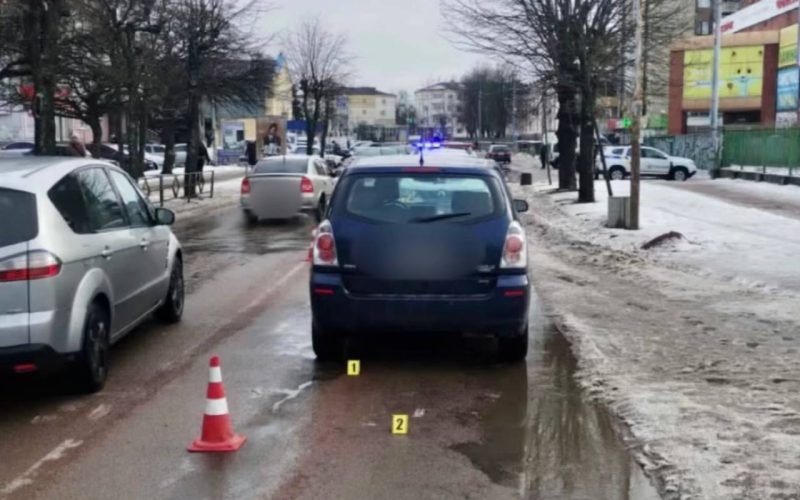 У Коростені неподалік базару Toyota збила пенсіонера