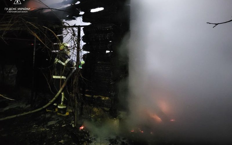 У селі Овруцької громади під час ліквідації пожежі вогнеборці виявили тіло жінки
