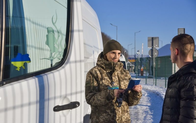 Фальшиві довідки та документи про захворювання дітей – як чоловіки з Житомирської та інших областей хотіли виїхати з України