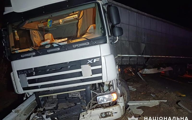 Автотроща біля Малина: DAF перекрив дорогу напівпричепом, троє водіїв потрапили у ДТП, один загинув